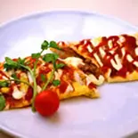チーズ豚平焼き(豚ソテーのオムレツ風・チーズ入り)（鉄板焼 関西風お好み焼き 甚六）