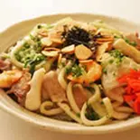 にんにく焼きうどん「塩味」(いか・えび・豚・ニラ・にんにく)（鉄板焼 関西風お好み焼き 甚六）