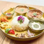スパイスカレー Cプレート(カレー少なめ)（となりのと）