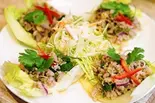 ยำหมูตะไคร้ 豚挽肉とレモングラスのレタス包みサラダ（バンコク ピーナッツ食堂）