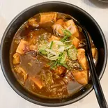 牛ホルモン麻婆豆腐【単品】（あたに食堂）
