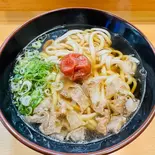 梅かすうどん（しばいけ）