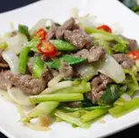 牛肉とセロリの炒め物 BÒ XÀO CẦN（KOIベトナムフォー）