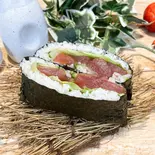 寿司おにぎらず「マグロポキ」（ご馳走おにぎり“雲海” 鶴橋店）