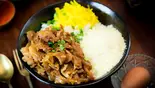 チーズスタミナガーリック豚丼・ Cheese Stamina Garlic Pork Bowl（NAMASTE）