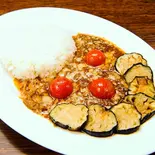 茄子とプチトマトのひき肉カリーwithとろけるチーズ(ライス付き)（CURRY BAR シューベル）