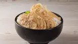【醤油】豚神 油そば 豚マシマシ (豚バラチャーシュー6枚)（油そば 雷神 春日町3号店）