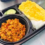 クアクリン・ムーターメリックを使った豚肉の激辛カレーペースト炒め+ご飯+スクランプエッグ คั่วกลิ้งหมูสับ+ข้าวสวย+ไข่ข้น(PINTO)