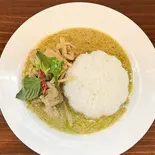 3. 鶏肉のグリーンカレー Green Chicken Curry（タイ国料理ベンジャロン）