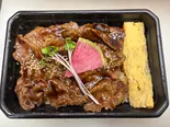 黒毛和牛の焼肉重（矢澤精肉店雑色店）