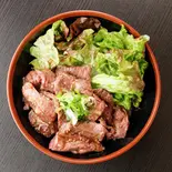 ハラミ丼(下)(精肉・卸の肉バルsanoso)