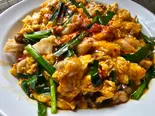 ピリ辛豚ニラ玉飯（カミナリ飯店）