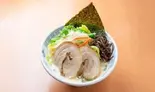 【白・野菜たっぷり】 博多豚骨らーめん/Hakata Tonkotsu Ramen (Classic White ＆ Veggie（博多ラーメン 一心堂）