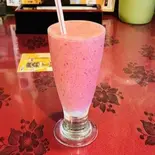ストロベリーラッシーstrawberry lassi（インド・ネパールパパのカレー）