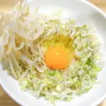 もやし釜玉中華そば(卵、ネギ、ブラックペッパー、もやし)（釜玉中華そば 世田谷製麺所 足立店）
