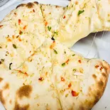 ガーリックチーズナン Garlic Cheese Naan(ゴダワリアジアンレストラン&バー/Godawari)