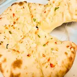 ガーリックチーズナン Garlic Cheese Naan（インドネパールレストランランザナ RANZANA）