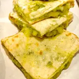ガーリックチーズナン Garlic Cheese Naan(Namaste Asian Dining & Bar浅草店)