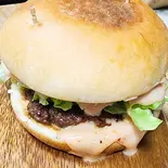 クリスピービーフバーガー CRISPY BEEF BURGER（URBAN ZAIKA）