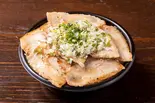 デカ盛りネギ塩豚カルビ丼（デカ盛り肉丼専門 気多 -げた-）