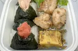 和風とりから弁当「選べるおむすび！」単品より100円お得です！（「おむすび おにぎり」シイナノゴハン (肉巻きおむすび 豚汁 生姜焼き ハンバーグ)）