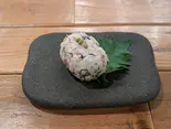 梅、じゃこ、大葉のおにぎり（halToa）