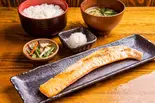 サーモンハラス干し定食(しんぱち食堂 大門店)