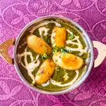 ジャガイモとほうれん草のカレー(Jagaimo Saag)（インドレストラン＆バー ラナ 大阪公立大学前店）