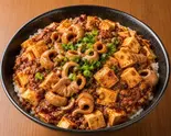 ホルモン麻婆豆腐丼（135酒場）