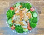 皮なし鶏ももステーキサラダボウル Skinless chicken steak salad bowl(たっぷり野菜のサラダボウル)