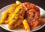 チキン ハーフ＆ハーフ Chicken (Half ＆ Half)（ヤンニョムチキン＆チーズキンパ 梨泰院トンバンキンパ！！ 立川店）