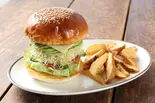 vegetarian burger (no patty.avocado.swiss cheese etc)ベジタリアンバーガー 【フレンチフライ付】(ARMS TAKEOUT & DELIVERY)