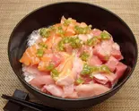ビントロサーモン泪丼(笹互 綾瀬店)