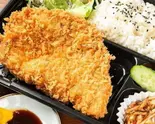 リブロースカツ弁当+サラダセット（とんかつ食堂神宮前23）