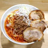 【生麺】チャーシュータンタンメン(刻み玉ねぎ、刻み長ねぎ、白髪ネギ、自家製ミンチ肉、チャーシュー3枚)(勝浦タンタンメン 奥さわ 野毛店)