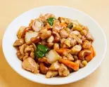 鶏肉とカシューナッツ炒め Stir-Fried Chicken and Cashew Nuts（中華料理観行雲）