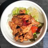 ジャークチキン丼（辛宿）