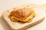 ロースハムと濃厚チェダーチーズのデニッシュ(hitotema)
