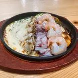 【人気No.3】広島お好み海鮮チーズ焼(イカ、海老、帆立、麺、チーズ)【マヨ】（【関西風＆広島風お好み焼き・鉄板焼き】 桜家）