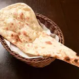 ガーリックナン garlic naan（MANASLU KITCHEN SIMRAN）