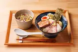 【特製】 魚介薫る 貝ダシ汐 鰹昆布水つけそば(しお) (角煮・味玉・ワンタン付き)（おダシと銀しゃり 中華そば二兎）