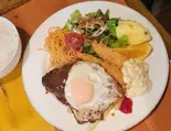 Aランチ(ハンバーグ、エビフライ、白ご飯、サラダ、フルーツ)（SAD CAFE）