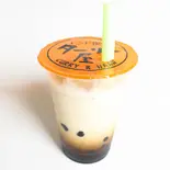 【20】黒糖ラテタピオカ Mサイズ Black Latte Tapioca（HATTI KEBAB(ハッティ ケバブ) 大阪駅前第三ビル店）