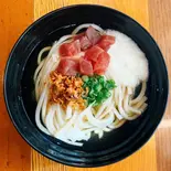 山かけマグロの冷やかけうどん（【New Open】豚汁つけうどん安田 久我山店）