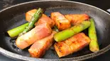 ベーコンアスパラ炒め（お好み焼き 鉄板焼 満まん）