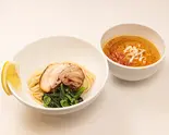 海老塩つけ麺(薬味ネギ、レモン、干し海老、豚叉焼1枚、ほうれん草)(トクベツ。)