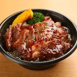 ステーキ丼150gです。（まるべん）