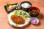 【もり川特製】特製牛メンチカツ弁当【ネギトロ付き】（食堂 もり川）