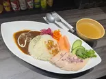 ハーフ&ハーフ【カレー、カオマンガイ】(カレー&タコライス 皇亭ペンギン神田店)