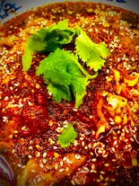 四川風牛肉の激辛煮込み（龍 刀削麺）